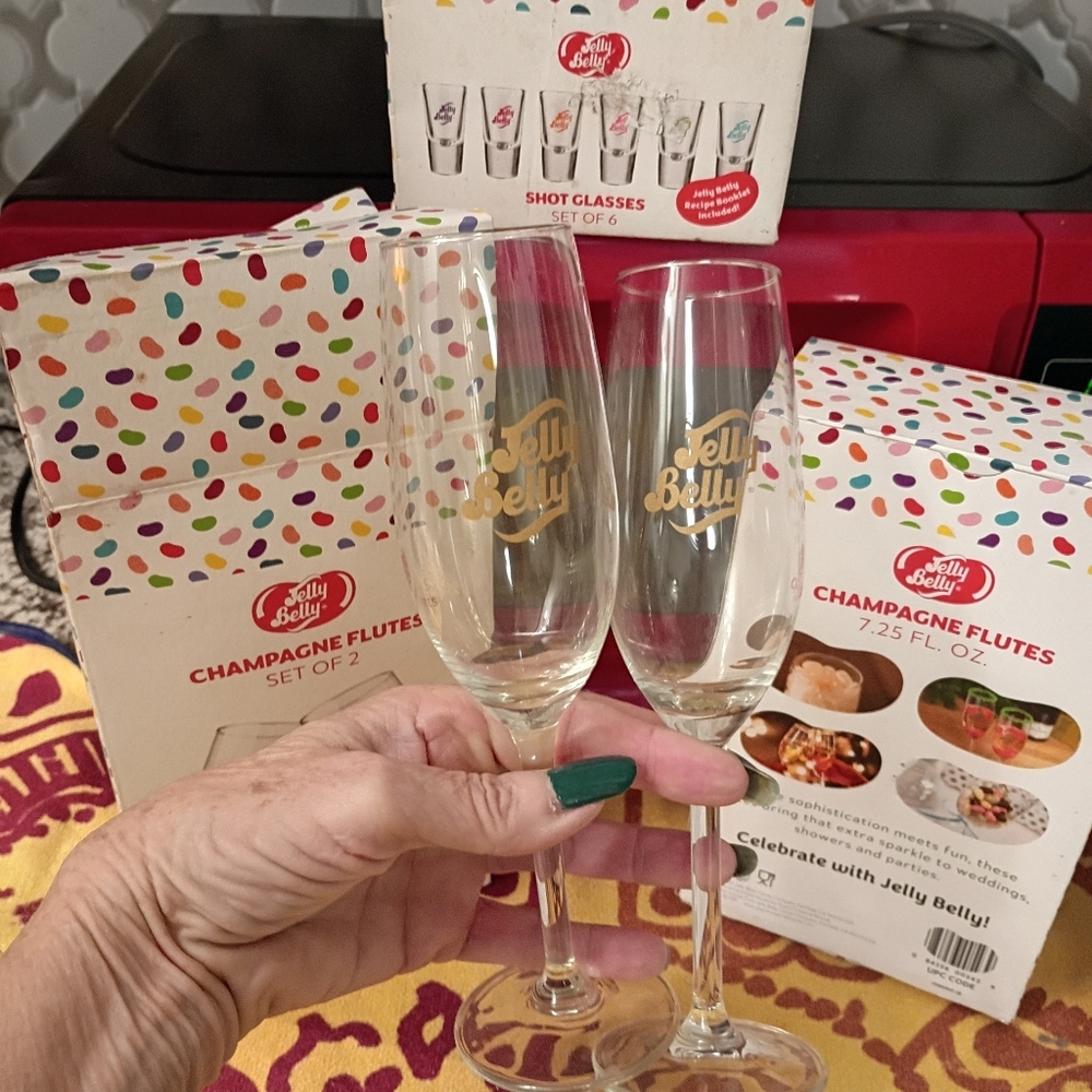 JELLY BELLY NIB 6 GLASS SHOT GLASSES/ 4 GLASS CHAMPAGNE FLUTES NIB